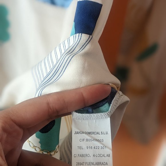 51. Menglu Women's Warm Cream Button Up Satin-Feel With Large Dispersed Abstract - Picture 4 of 7